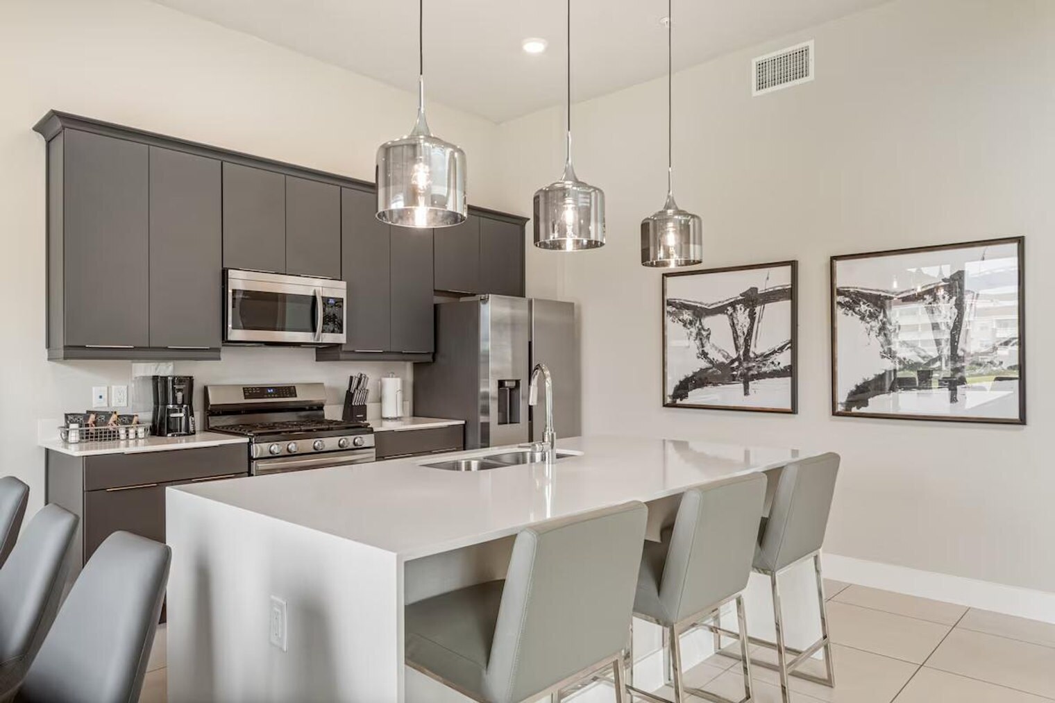 Building Photo - 7740 Sandy Ridge Dr