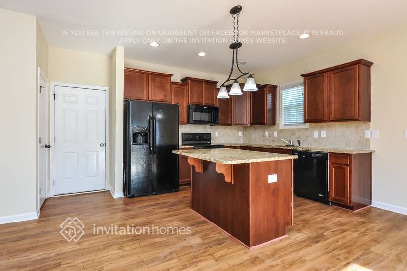 Building Photo - 213 Verrazano Pl