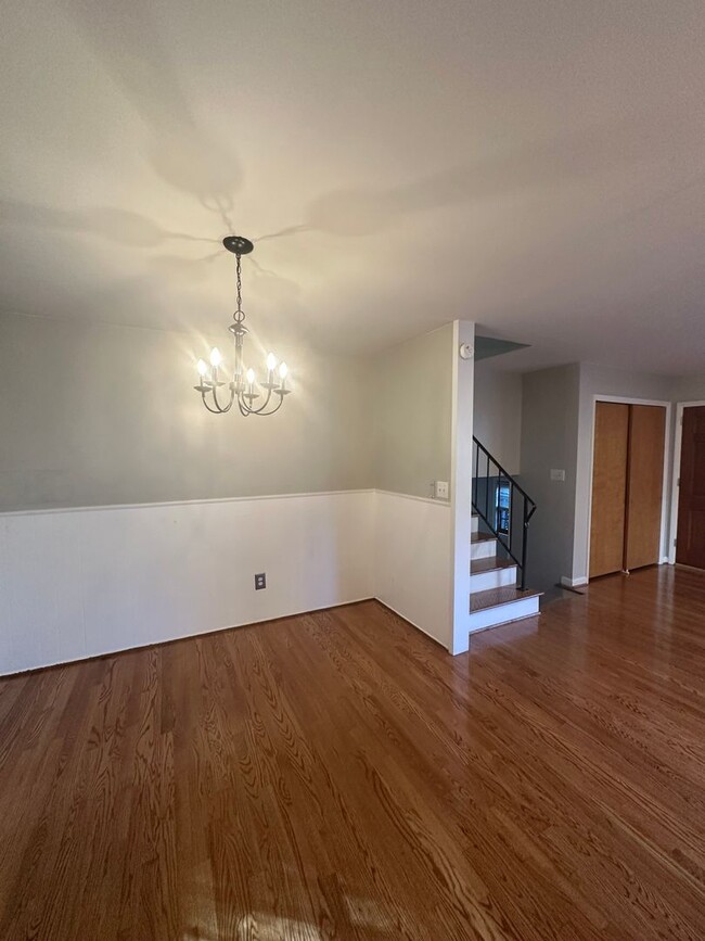 Building Photo - 3 bedrooms 2 baths, Split Level in the located in Roanoke County