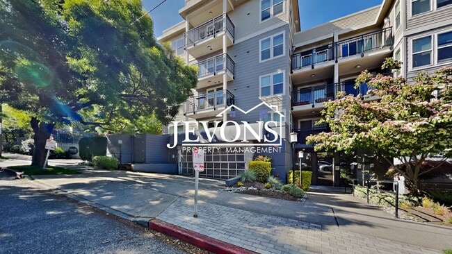Building Photo - Stunning property in the heart of Seattle ...