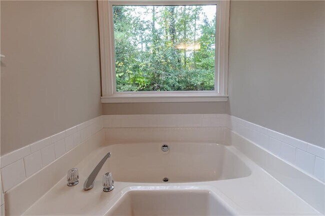 Building Photo - 705 Oxford Crest Ct NW