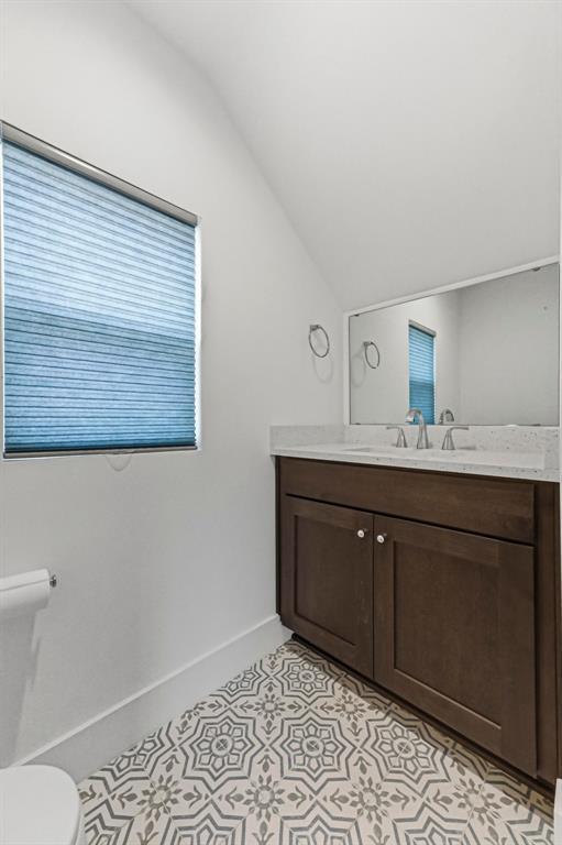 Building Photo - 1801 Pequeno St