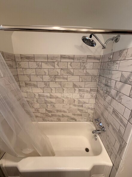 Building Photo - 6618-6620 Devonshire Ave