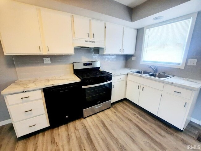 Building Photo - 3007 W Cypress Dr