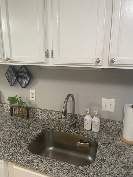 Kitchen Sink - 11818 Breton Ct #11