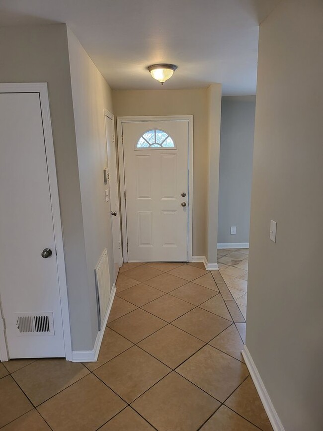 Building Photo - Nice brick ranch 4 bedroom 2 bath in Hermi...