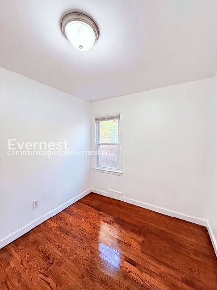 Building Photo - 10620 McKinney St