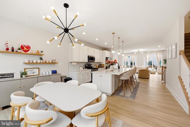 Building Photo - 22810 Tawny Pne Sq