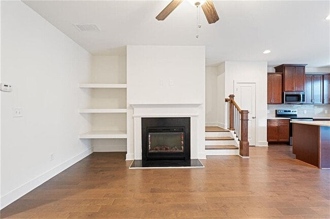 Building Photo - 6256 Hillandale Dr