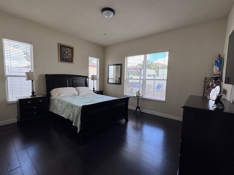 Building Photo - 9165 SW 170th Ave