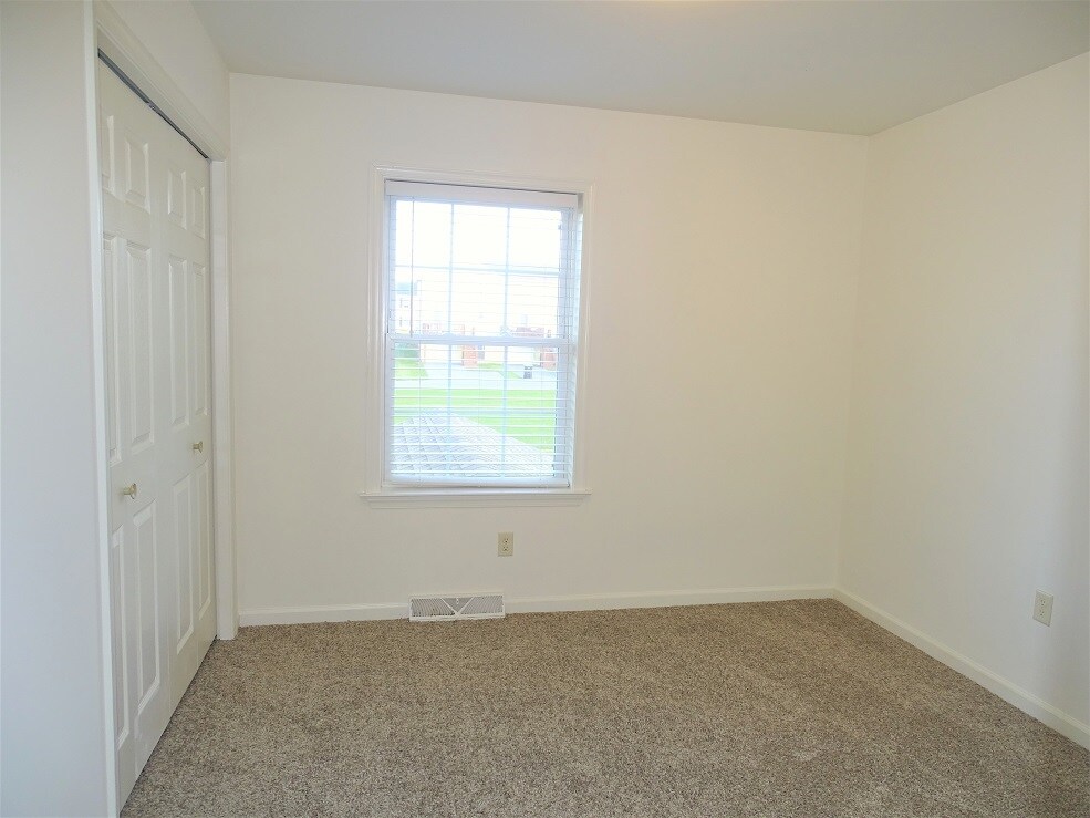 Building Photo - 243 Limestone Dr