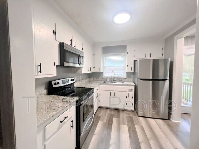 Building Photo - 34 Fleetwood Dr