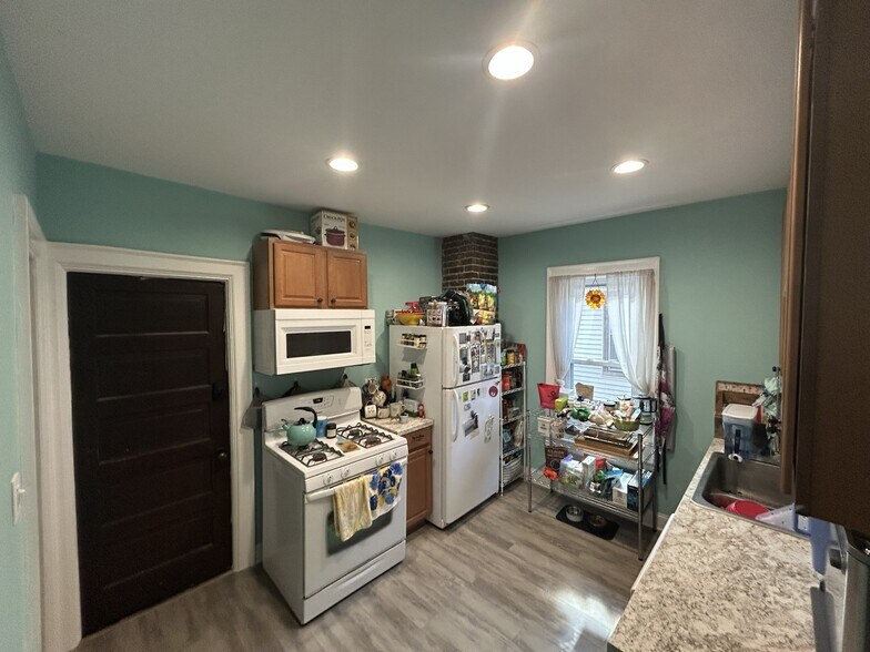 Building Photo - 817 Ashland Ave