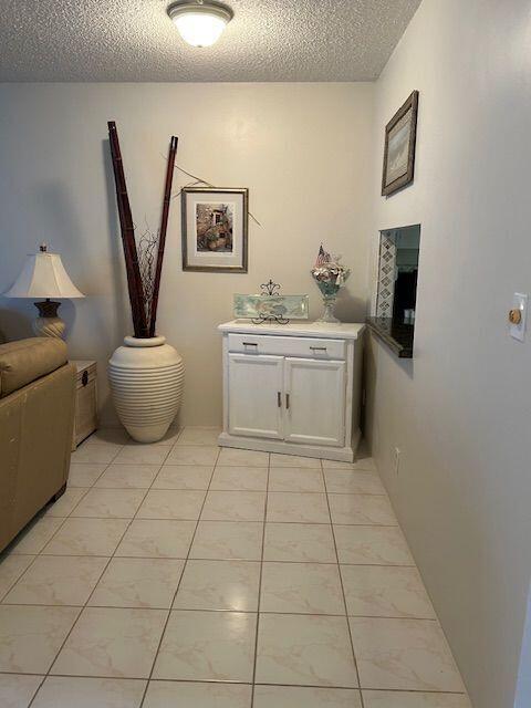 Building Photo - 2615 Garden Dr N