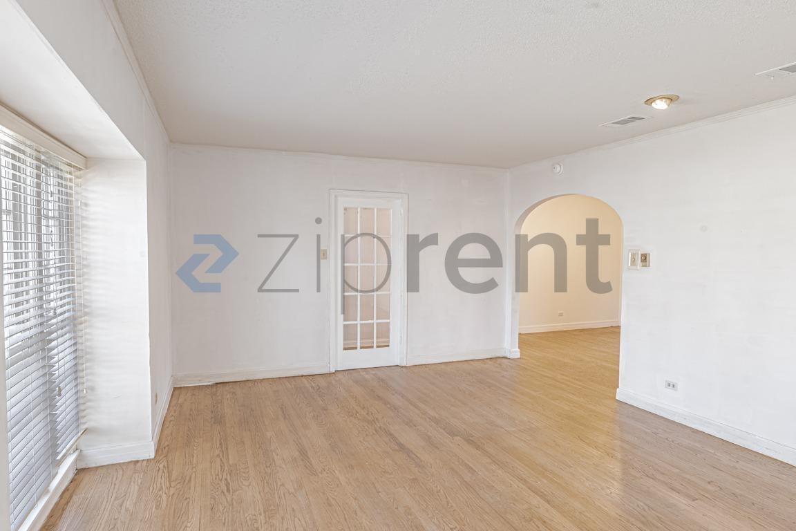 Building Photo - 1418 W Shepherd St