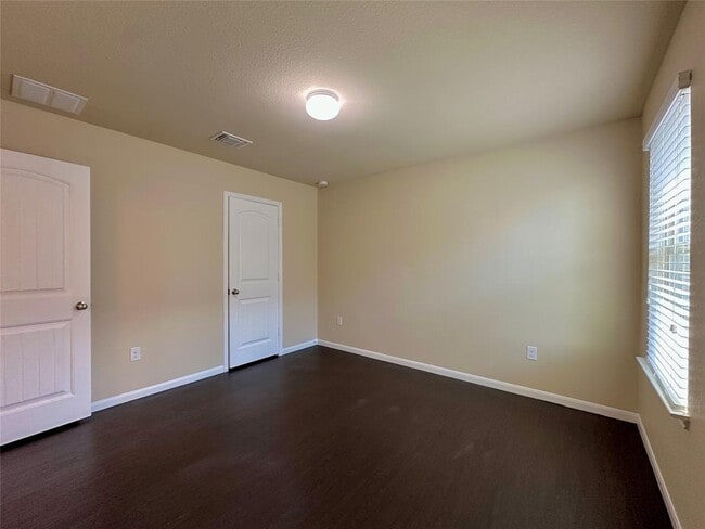 Building Photo - 708 Kaluga Trl