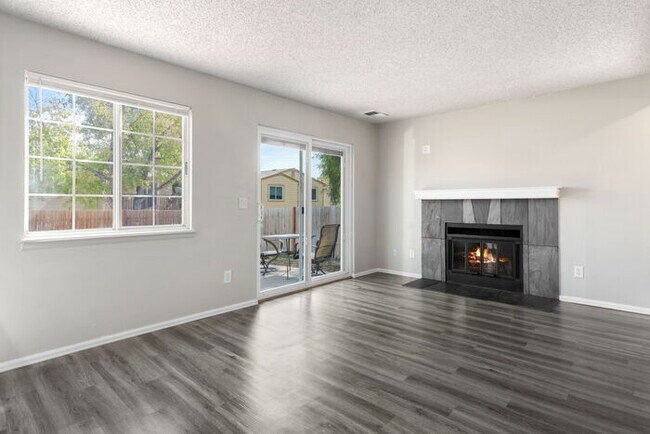 Building Photo - Clean, Bright 3 Bedroom with large yard an...