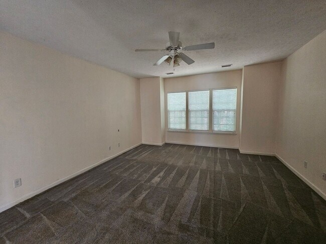 Building Photo - 413 Cypress Dr