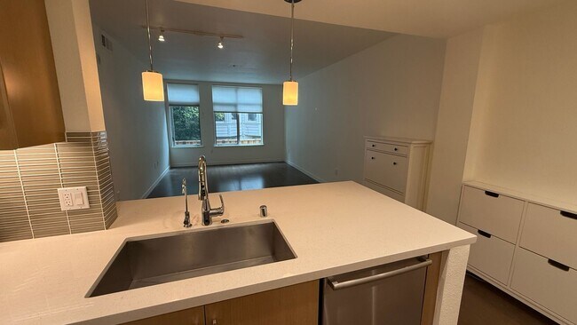 Building Photo - EPIC REA- Lower Pac Heights - Condo w/Parking
