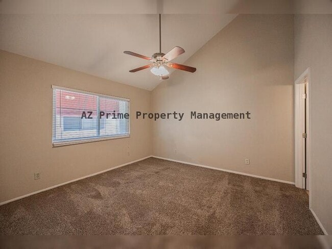 Building Photo - 2127 E 10th St