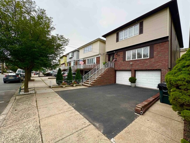 Primary Photo - 57 Isabella Ave