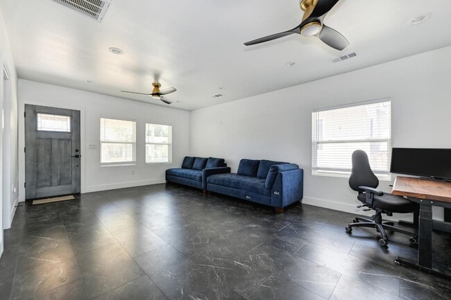 Building Photo - 2111 35th St