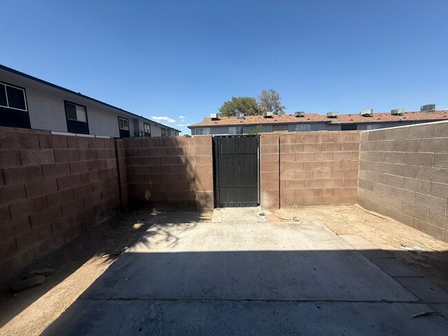 Building Photo - ***JUSTED REDUCED!!!*** Two-bedroom, one-and-a-half-bath townhouse in North Las Vegas.