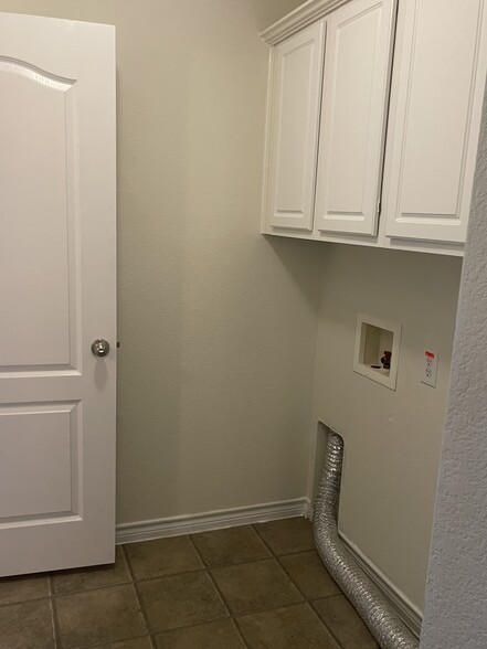 Laundry room - 5232 Westgrove Blvd