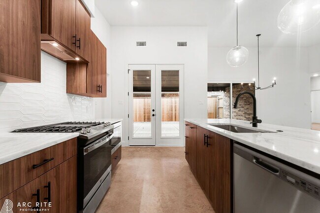 Building Photo - Pre-Leasing Fall of 2026!! Luxury Homes!!