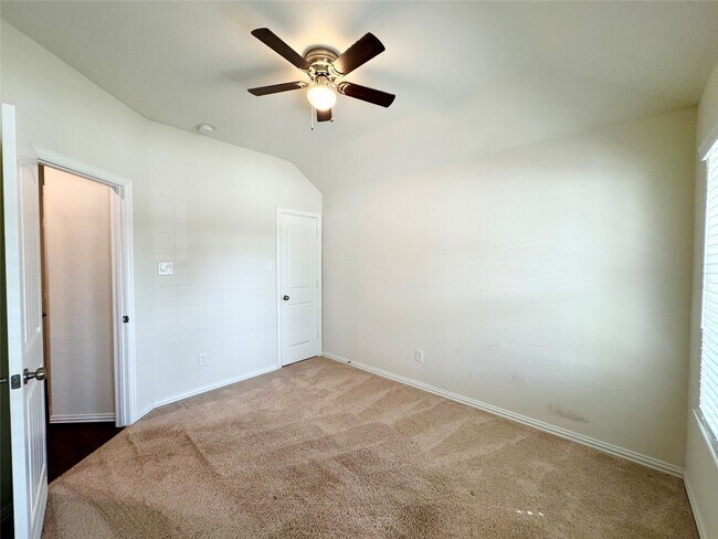 Building Photo - 9026 Beacon Mill Dr