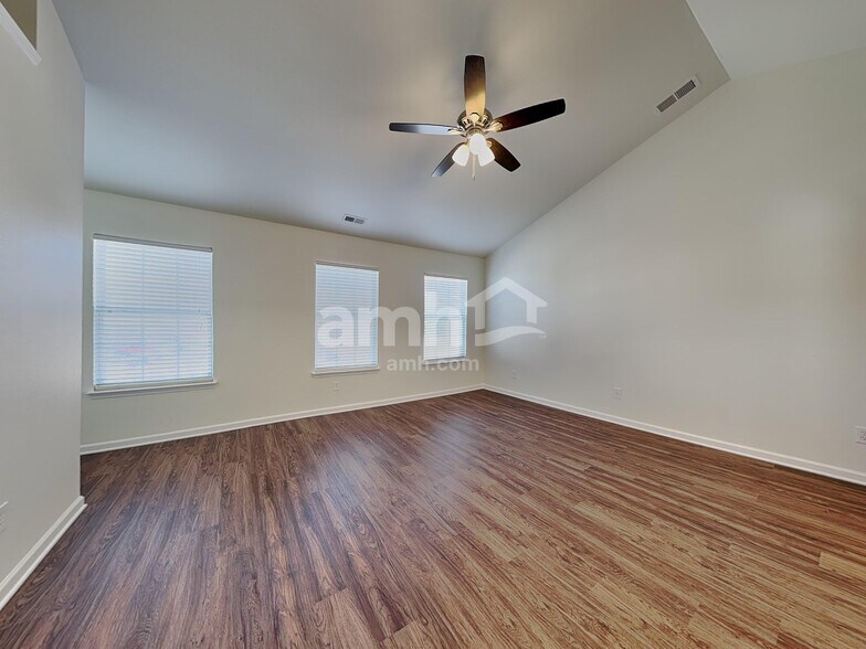 Building Photo - 2524 Ingleside Dr