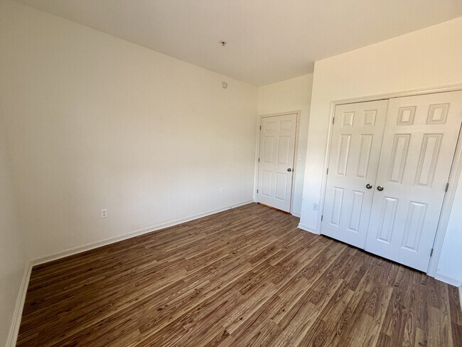 Building Photo - 3802 N Sagamore Dr