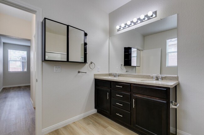 Building Photo - 3- Bedroom, 2- Bathroom home in Mountain's...