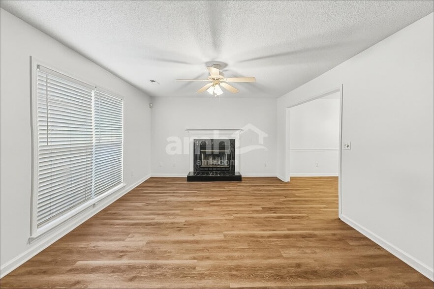 Building Photo - 1600 Glenn Meade Dr