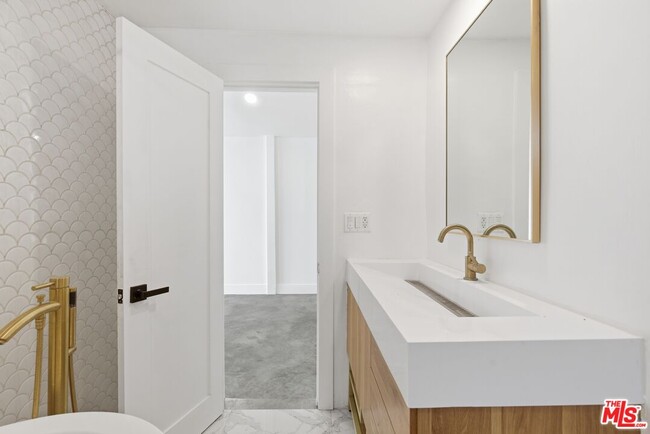 Building Photo - 6415 Madden Ave