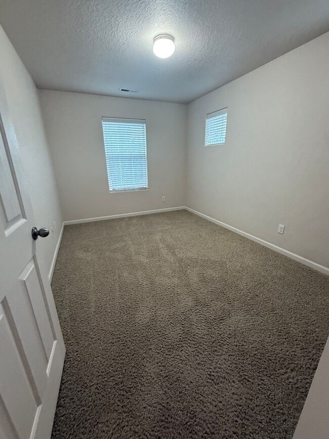 Building Photo - Beautiful Contemporary Home in Hillsboro