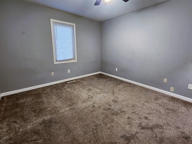 Building Photo - 4717 Willow Dr