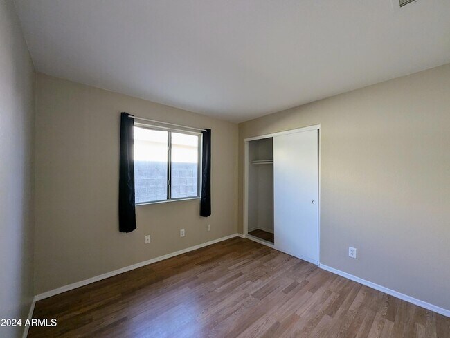 Building Photo - 7059 W Gardenia Ave