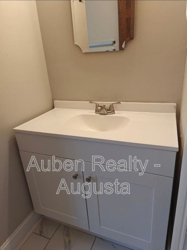 Building Photo - 410 4th St