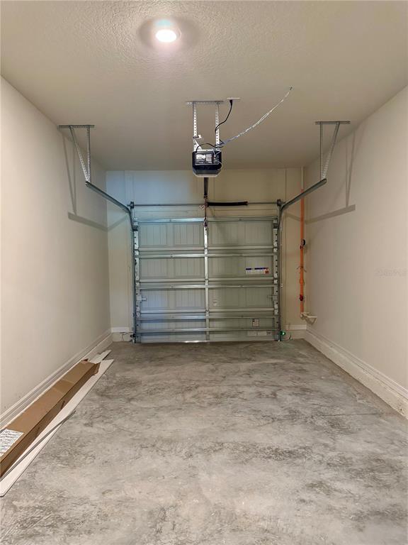 Building Photo - 3160 Emerald Acrs Ln