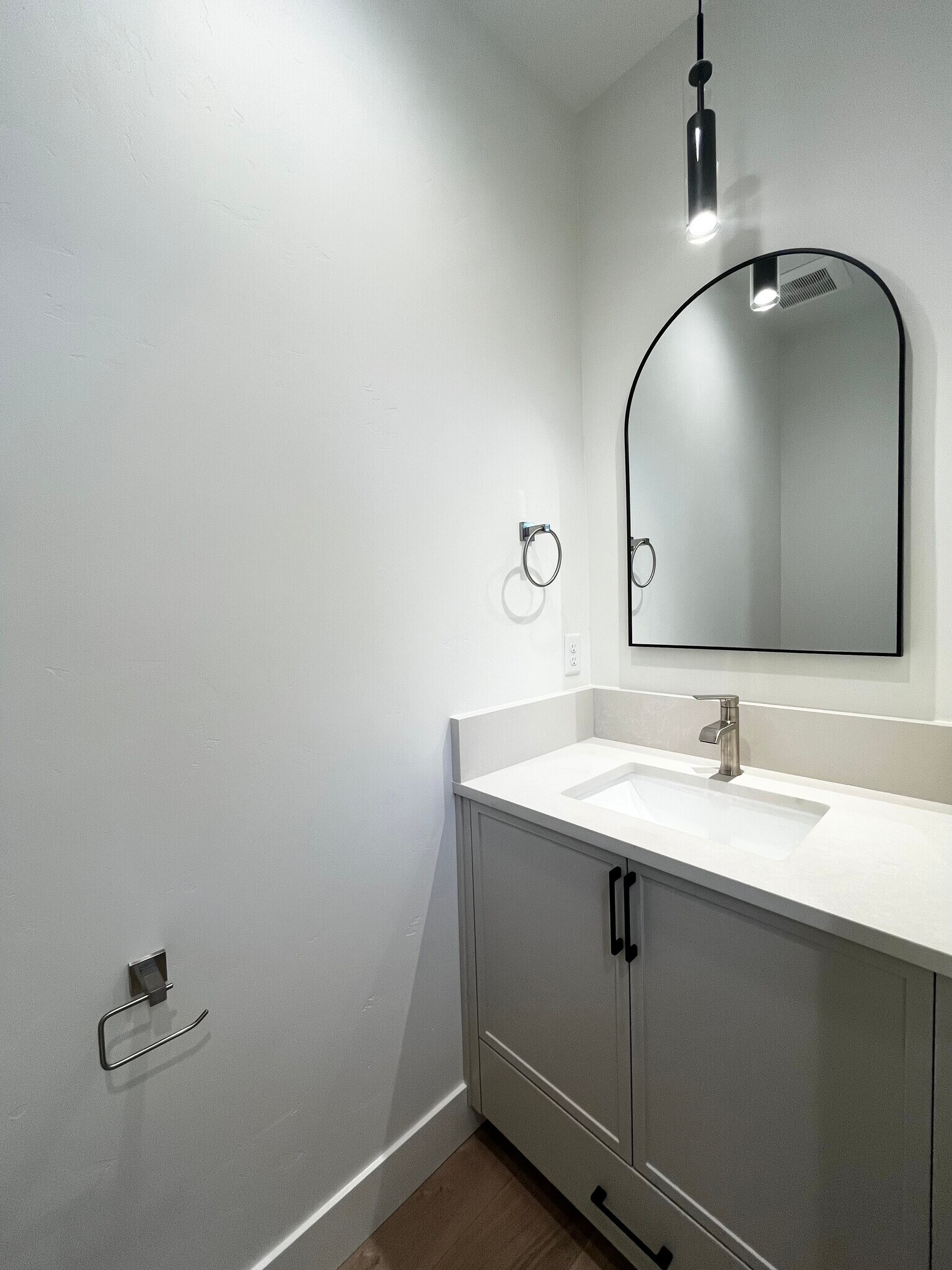 Building Photo - 626 E Krall St