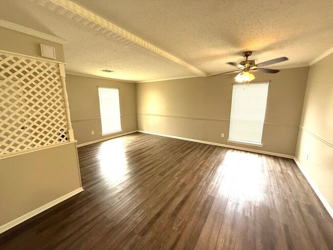 Building Photo - 5712 Roxboro Dr