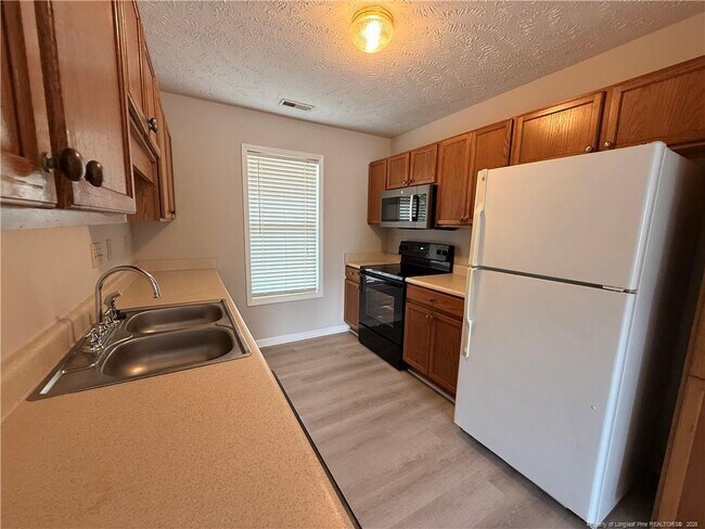 Building Photo - 105 Yasmine Dr