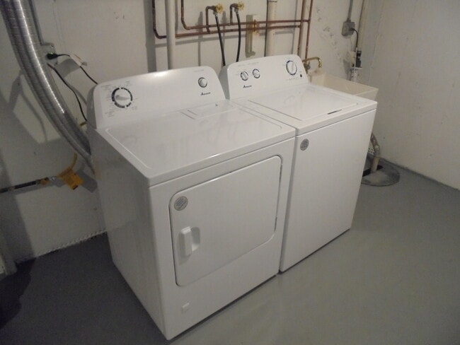 Building Photo - 1808 W Ridgeland Ave