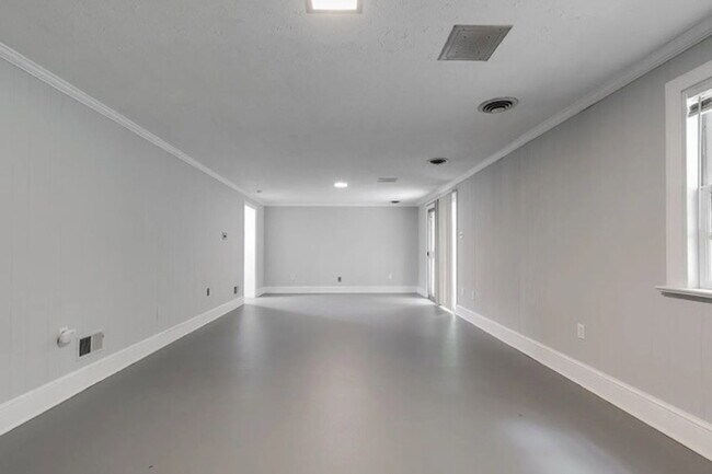 Building Photo - 5001 Southmoor Rd