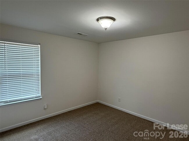 Building Photo - 4820 Lynn Lee Cir