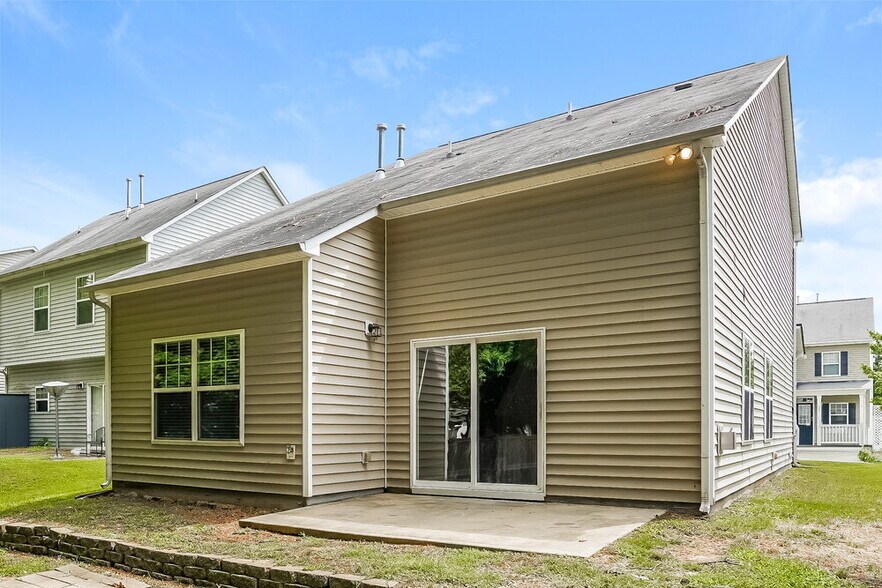 Building Photo - 636 Smith Ridge Way