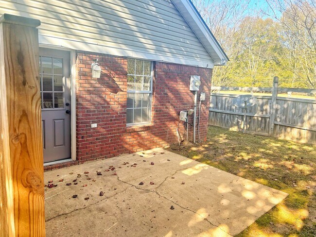 Building Photo - 205 Cotton Creek Cove