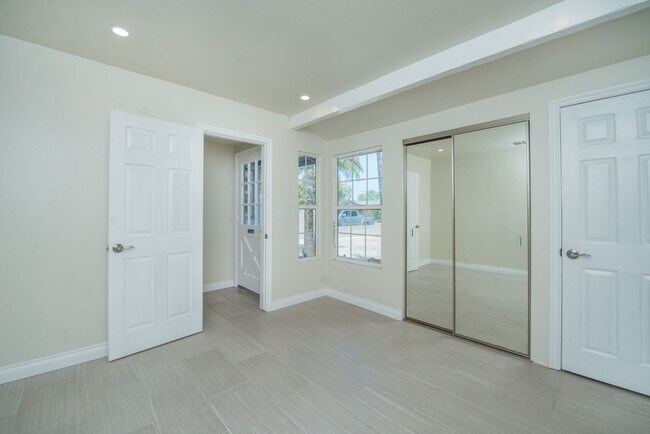 Building Photo - Completely Remodeld W/ Swimming Pool!