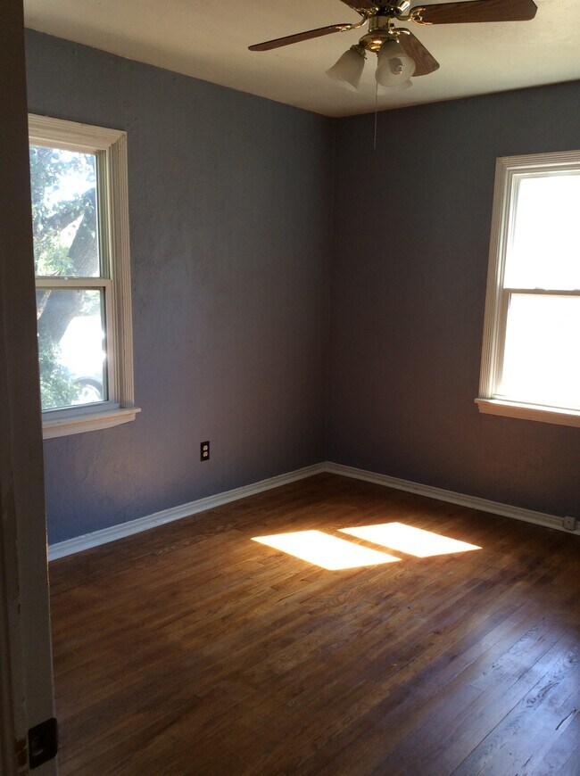 Building Photo - 111 E 12th St